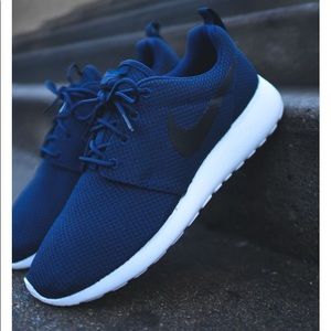 Nike roshe sneakers